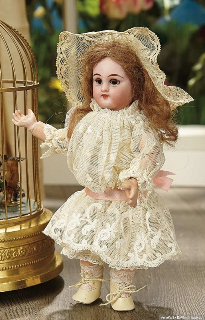 Кукольные платья из кружев, хлопковой сетке и шитья для миньонет
