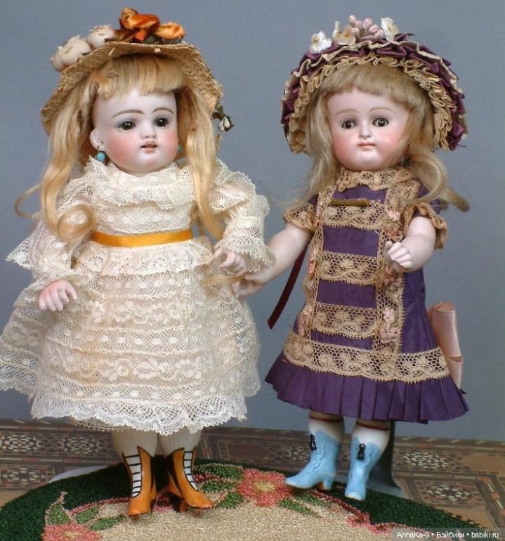 Кукольные платья из кружев, хлопковой сетке и шитья для миньонет