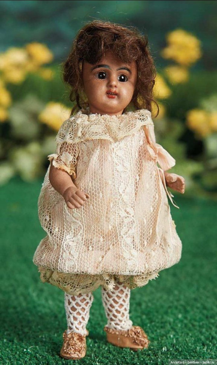 Кукольные платья из кружев, хлопковой сетке и шитья для миньонет