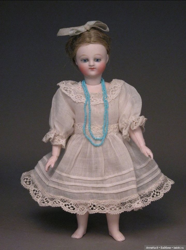 Кукольные платья из кружев, хлопковой сетке и шитья для миньонет