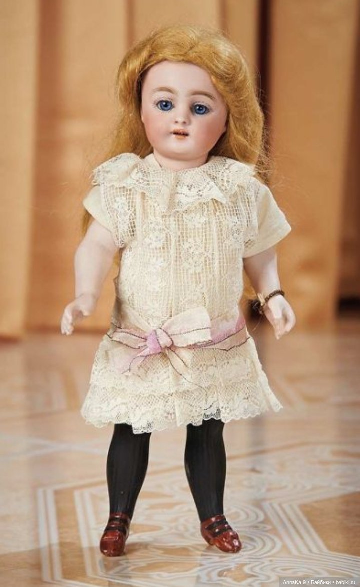 Кукольные платья из кружев, хлопковой сетке и шитья для миньонет