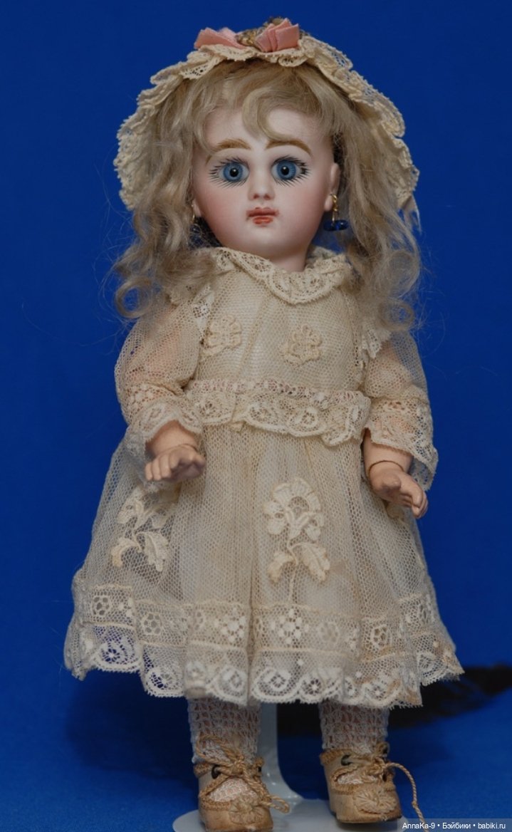 Кукольные платья из кружев, хлопковой сетке и шитья для миньонет (фото 10)