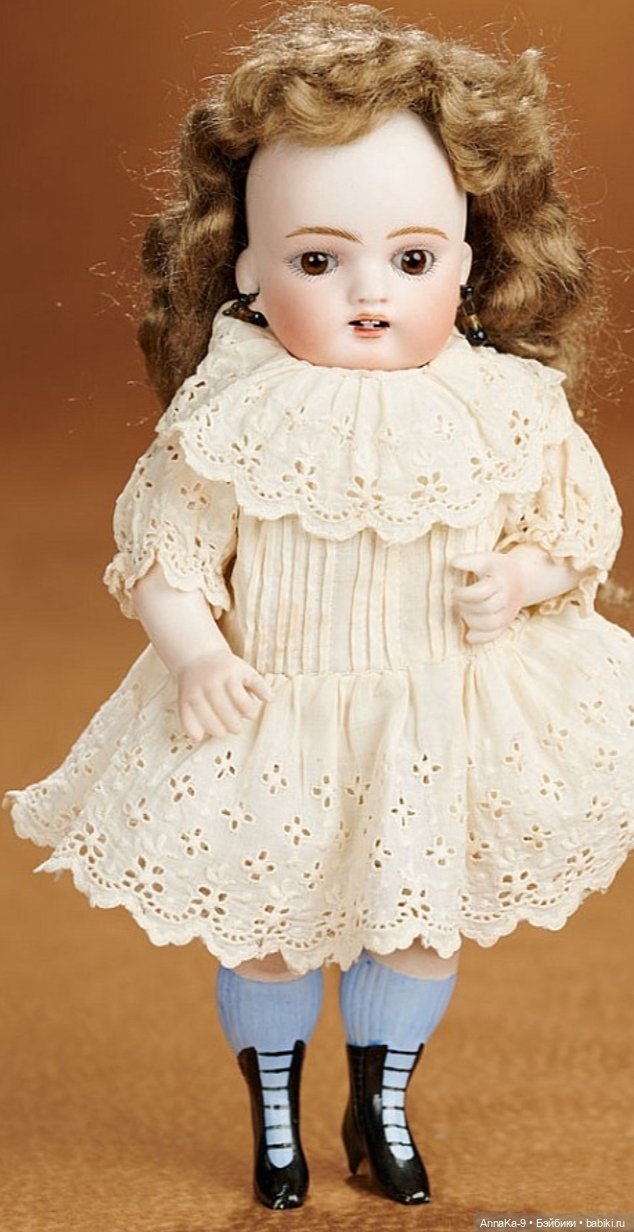 Кукольные платья из кружев, хлопковой сетке и шитья для миньонет