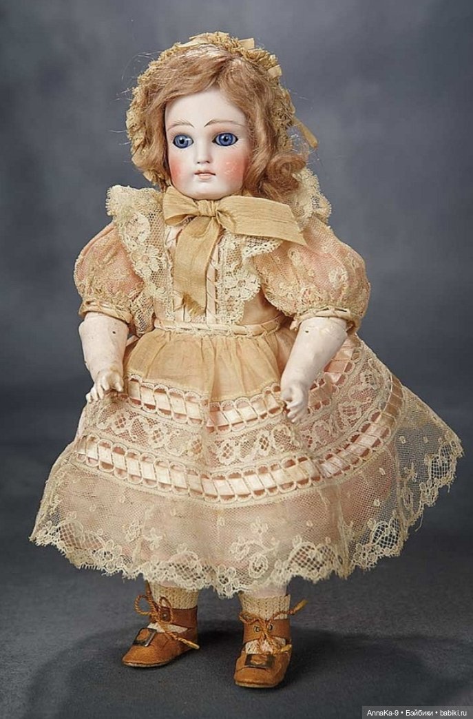 Кукольные платья из кружев, хлопковой сетке и шитья для миньонет