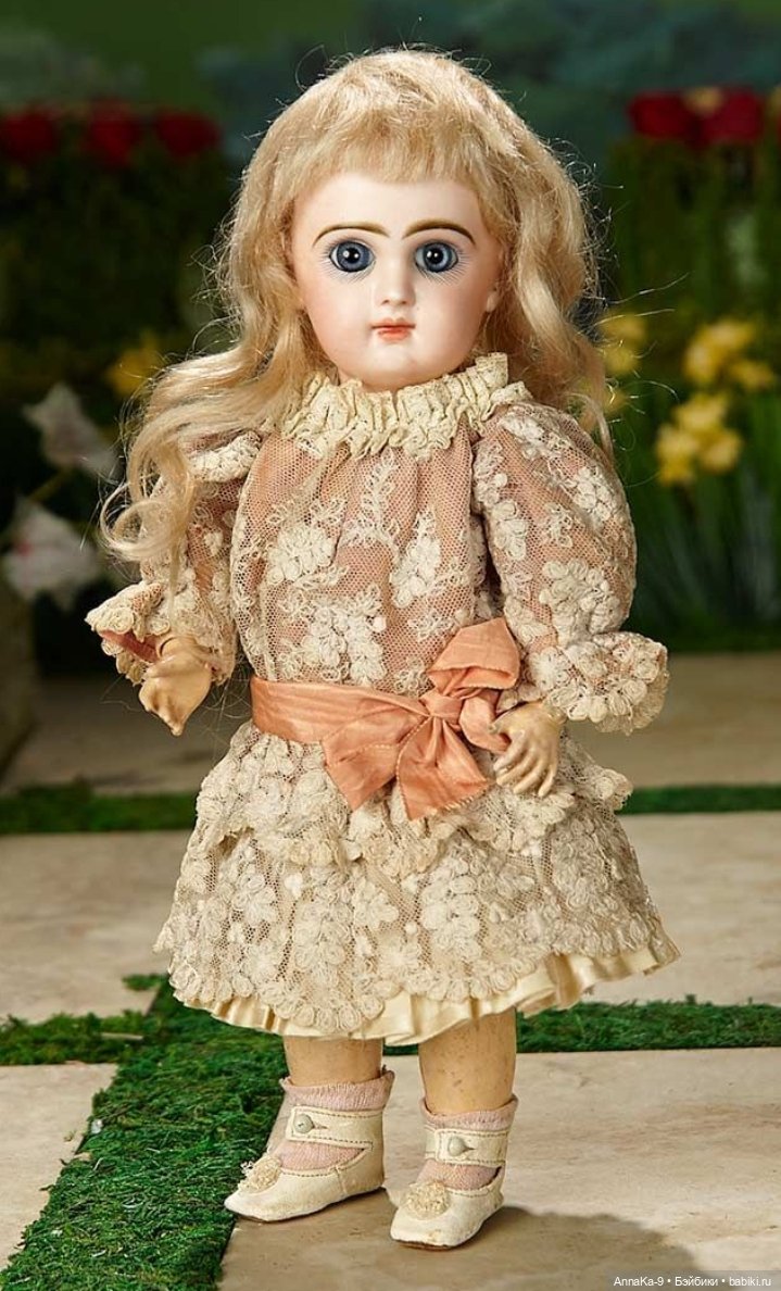 Кукольные платья из кружев, хлопковой сетке и шитья для миньонет