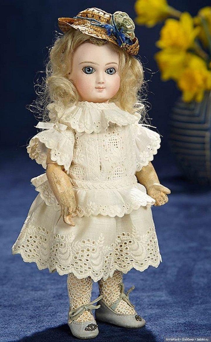 Кукольные платья из кружев, хлопковой сетке и шитья для миньонет