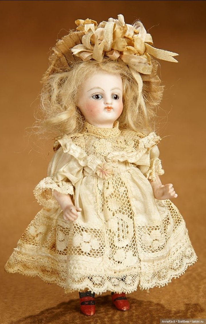 Кукольные платья из кружев, хлопковой сетке и шитья для миньонет (фото 8)