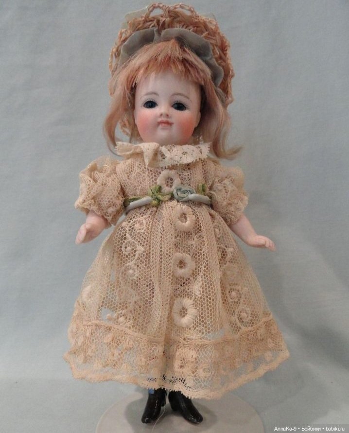 Кукольные платья из кружев, хлопковой сетке и шитья для миньонет