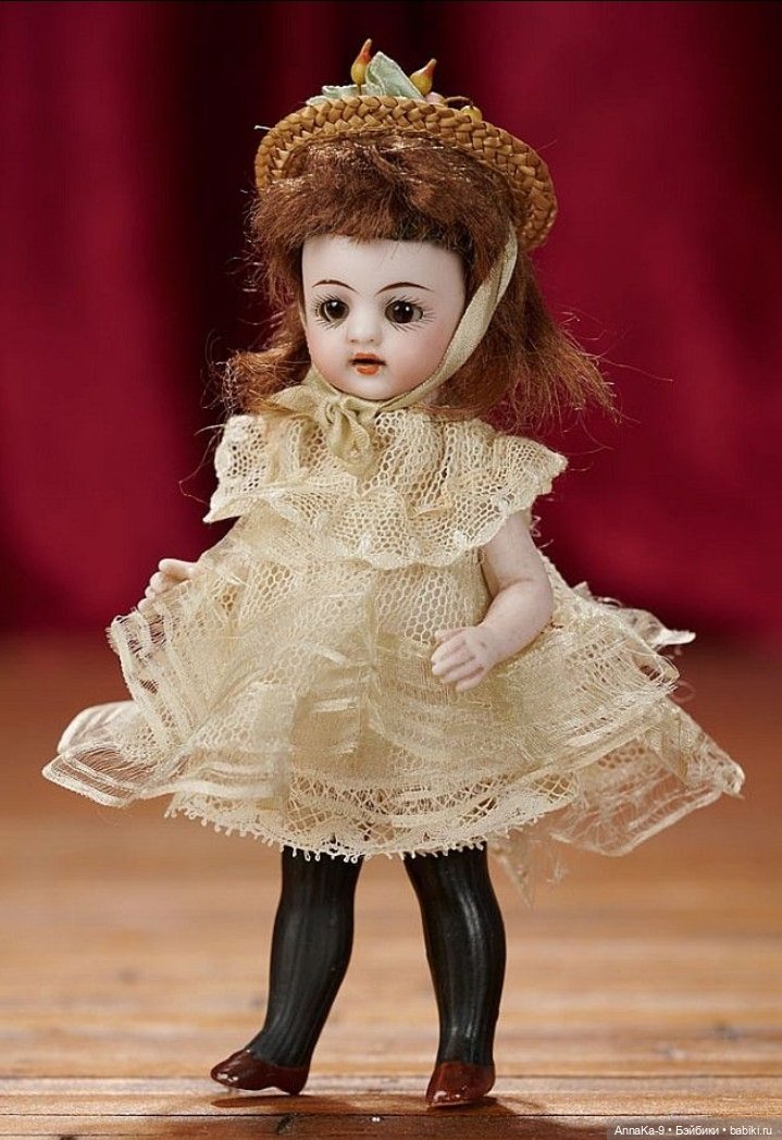 Кукольные платья из кружев, хлопковой сетке и шитья для миньонет (фото 2)