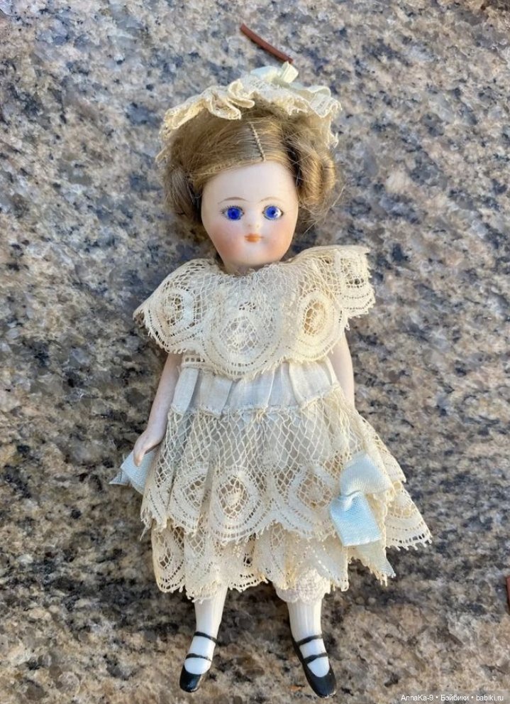 Кукольные платья из кружев, хлопковой сетке и шитья для миньонет