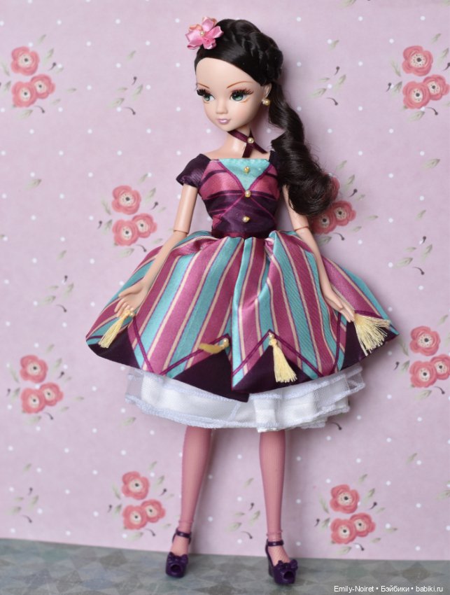 Портреты разных куколок — Коллекции игровых кукол (Playline): фото полок (фото 7)