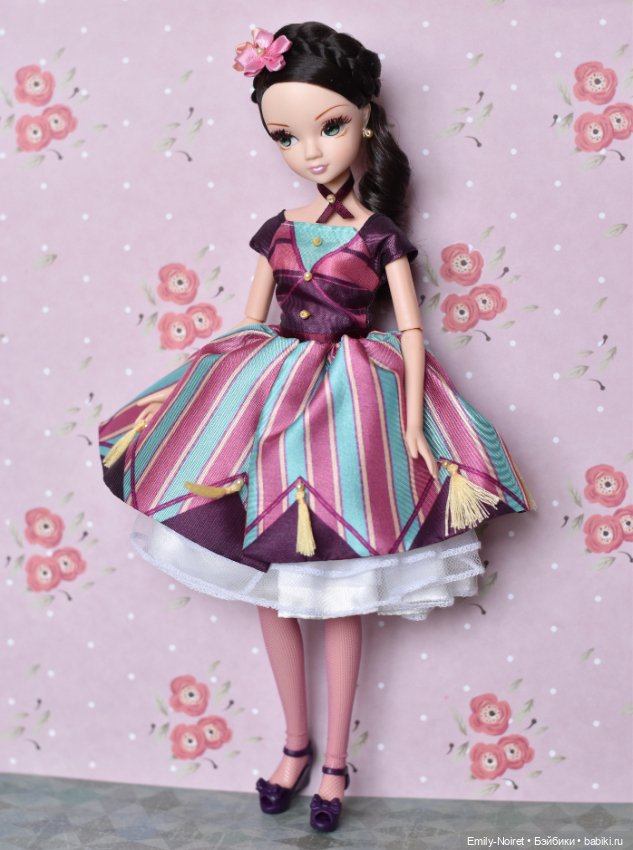 Портреты разных куколок — Коллекции игровых кукол (Playline): фото полок (фото 8)