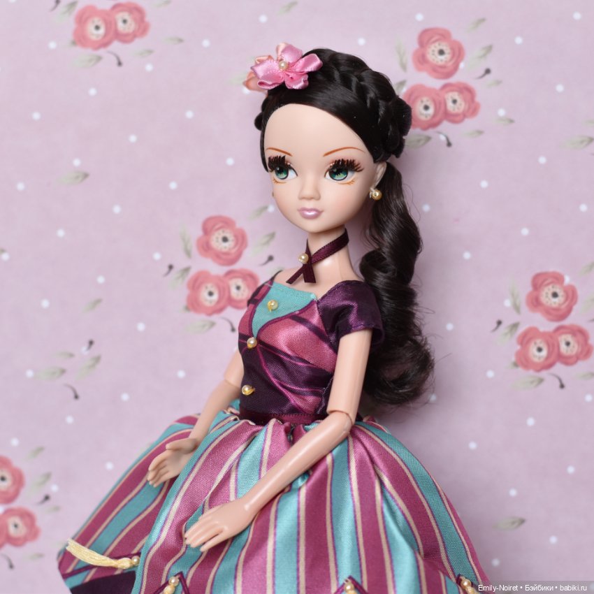 Портреты разных куколок — Коллекции игровых кукол (Playline): фото полок (фото 9)