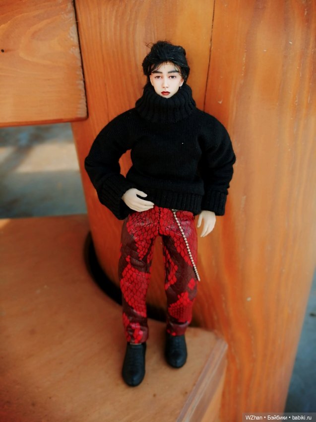 Ван Ибо: кожаные брюки и харизма молодости