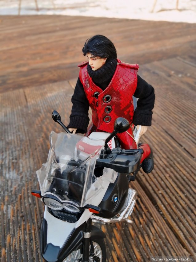 Ван Ибо: кожаные брюки и харизма молодости (фото 8)