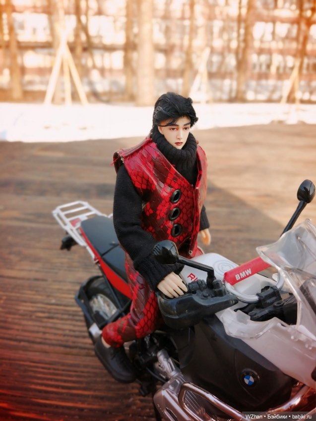 Ван Ибо: кожаные брюки и харизма молодости (фото 10)