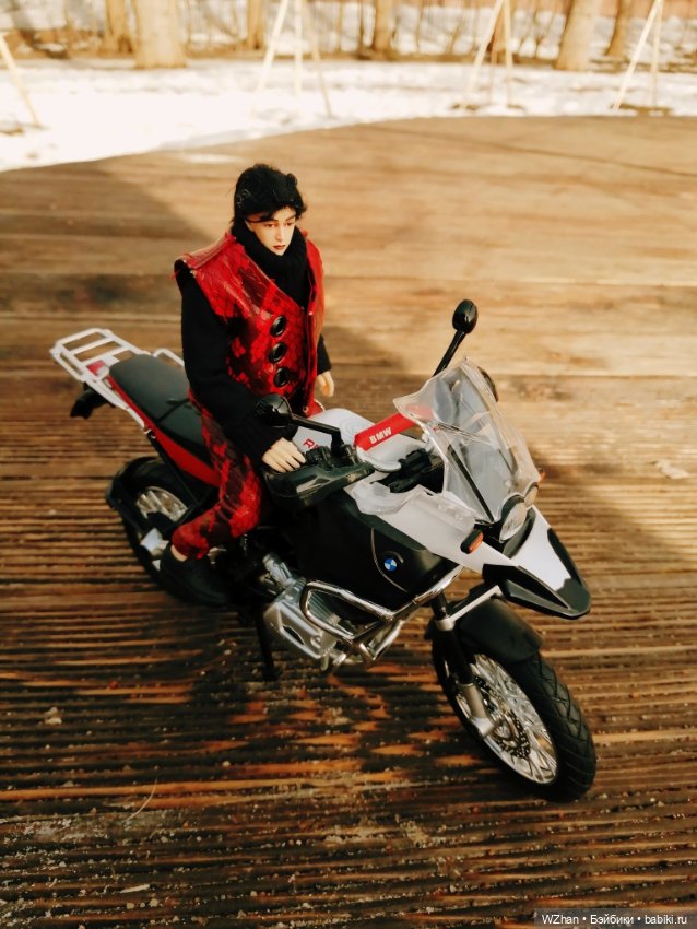 Ван Ибо: кожаные брюки и харизма молодости (фото 9)