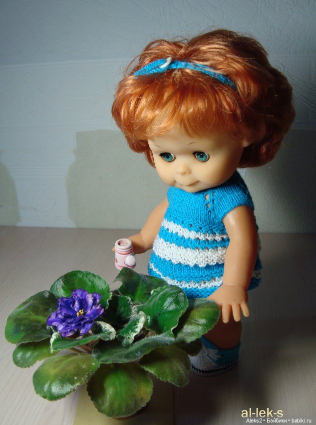 8 марта и открытки куклы ГДР с цветами