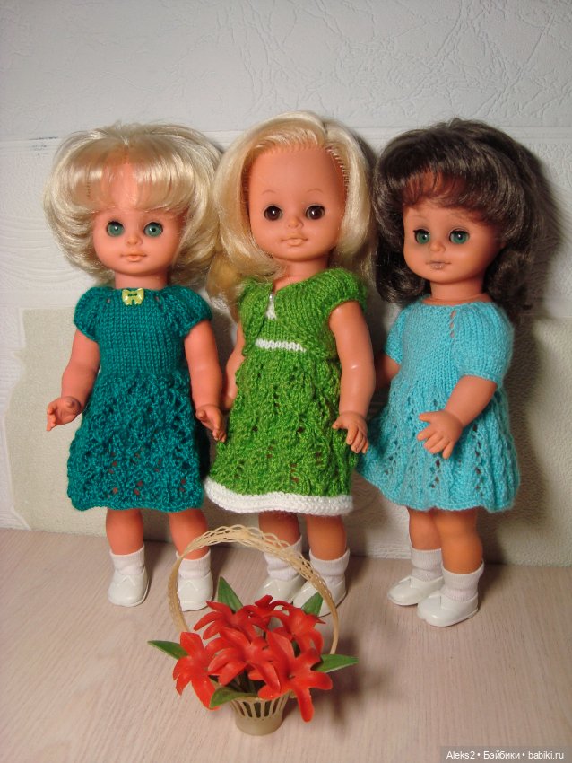 8 марта и открытки куклы ГДР с цветами