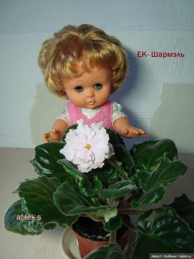 8 марта и открытки куклы ГДР с цветами