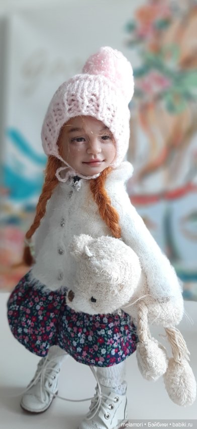 Сходили в гости или снимайте ботинки, когда залезаете на стол (фото 4)