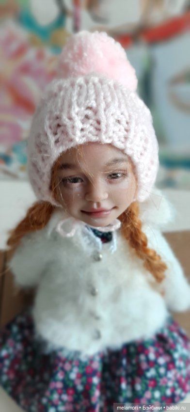 Сходили в гости или снимайте ботинки, когда залезаете на стол (фото 2)