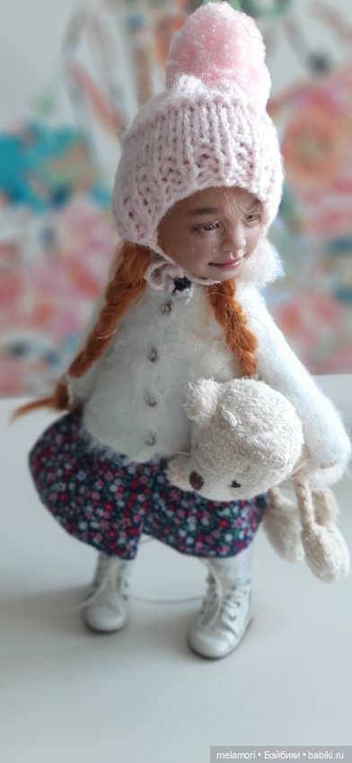 Сходили в гости или снимайте ботинки, когда залезаете на стол (фото 3)