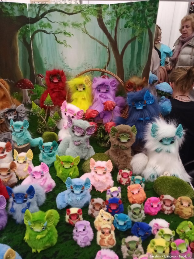 Рисса снова гуляет по Тишинке 08.03.24_часть 2