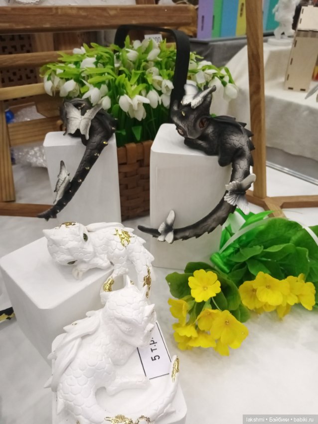 Рисса снова гуляет по Тишинке 08.03.24_часть 1