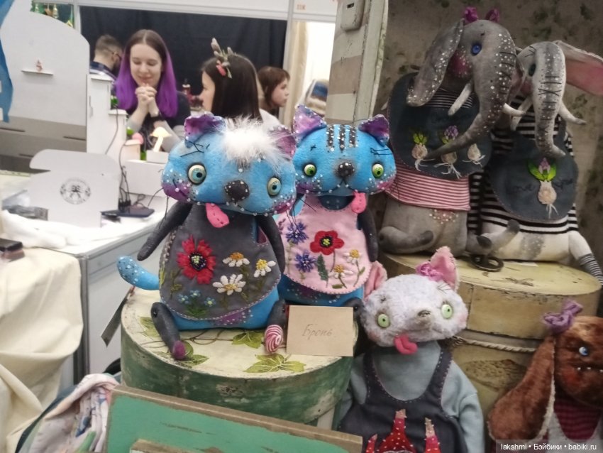 Рисса снова гуляет по Тишинке 08.03.24_часть 2