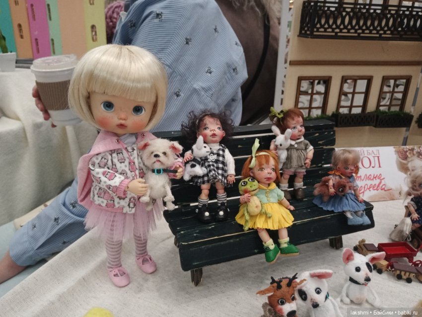 Рисса снова гуляет по Тишинке 08.03.24_часть 1 (фото 5)