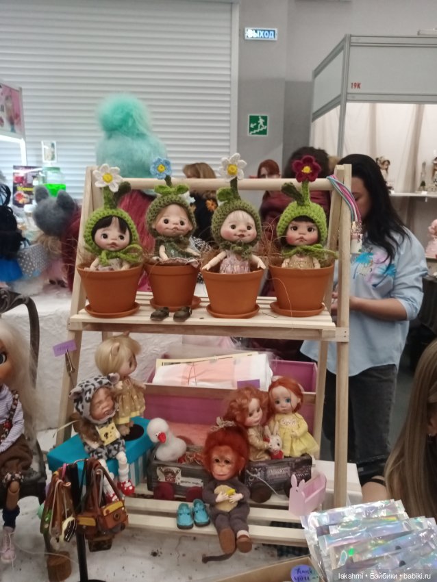 Рисса снова гуляет по Тишинке 08.03.24_часть 2