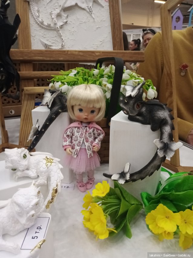 Рисса снова гуляет по Тишинке 08.03.24_часть 1