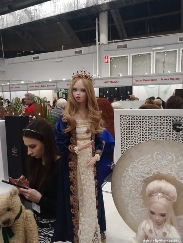 Рисса снова гуляет по Тишинке 08.03.24_часть 2 (фото 3)