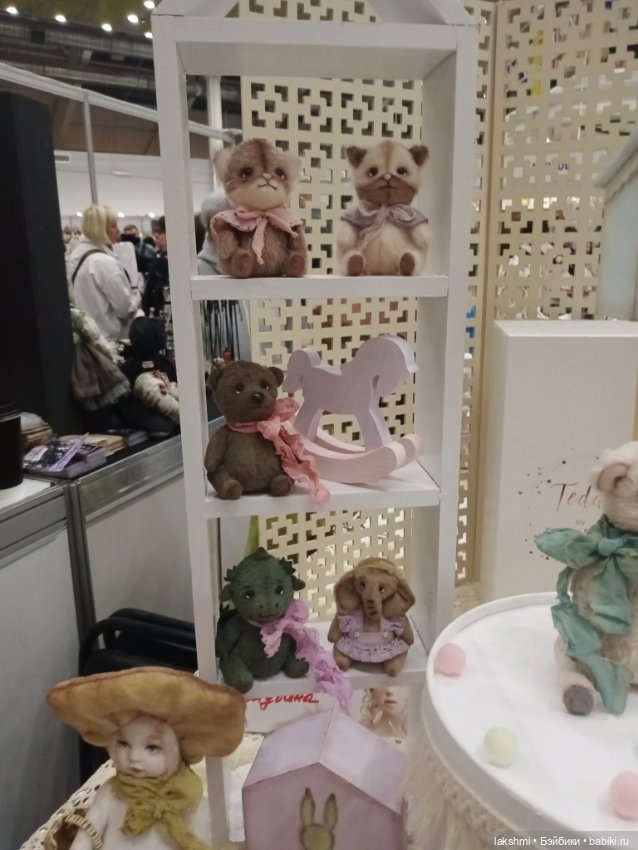 Рисса снова гуляет по Тишинке 08.03.24_часть 1