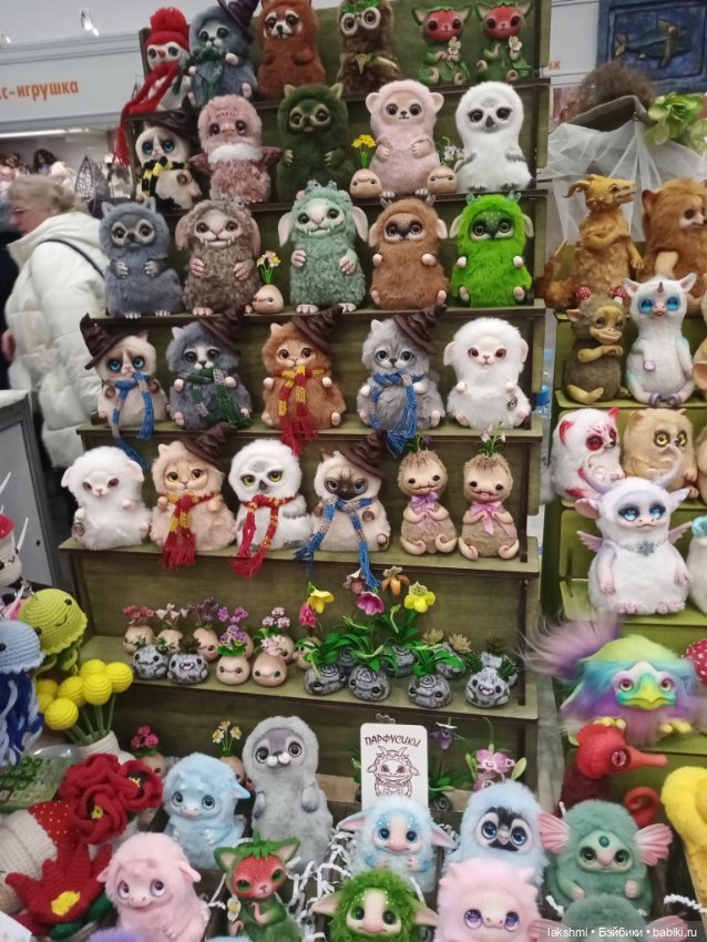 Рисса снова гуляет по Тишинке 08.03.24_часть 2