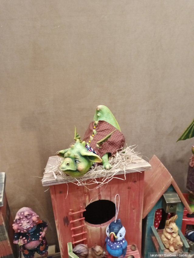 Рисса снова гуляет по Тишинке 08.03.24_часть 1