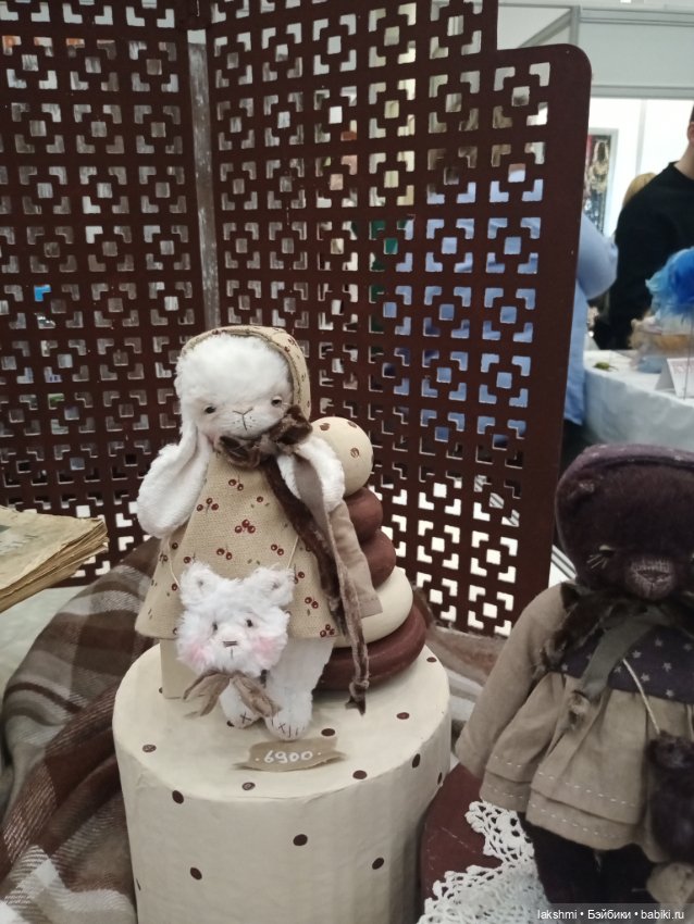 Рисса снова гуляет по Тишинке 08.03.24_часть 2