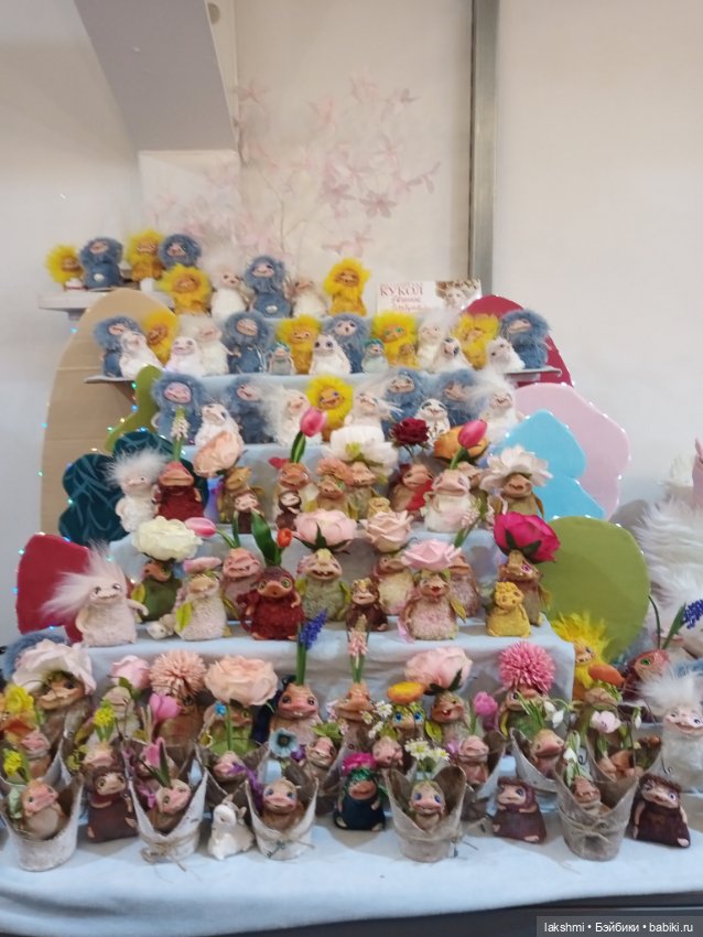 Рисса снова гуляет по Тишинке 08.03.24_часть 1