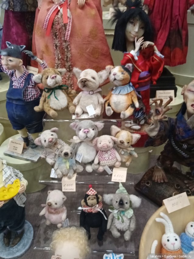 Рисса снова гуляет по Тишинке 08.03.24_часть 1