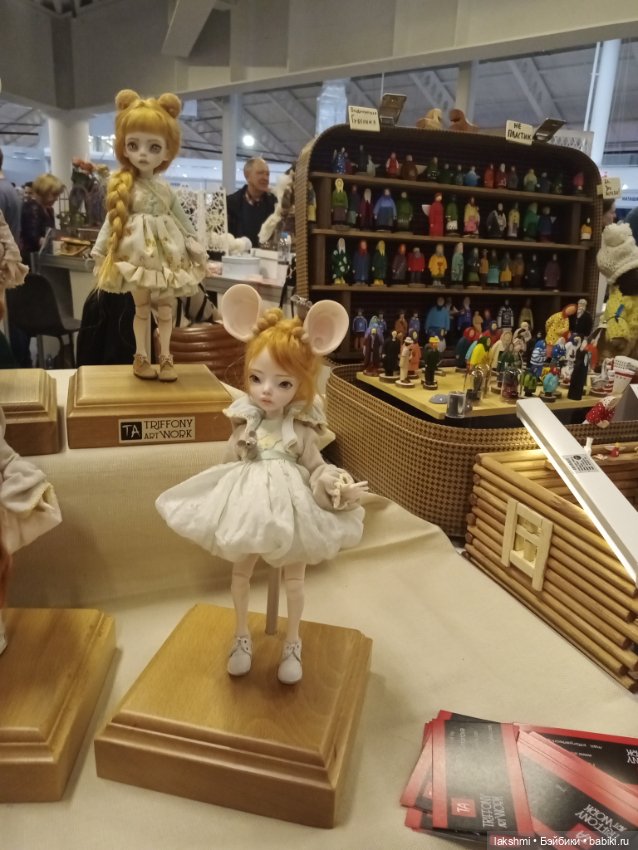 Рисса снова гуляет по Тишинке 08.03.24_часть 2