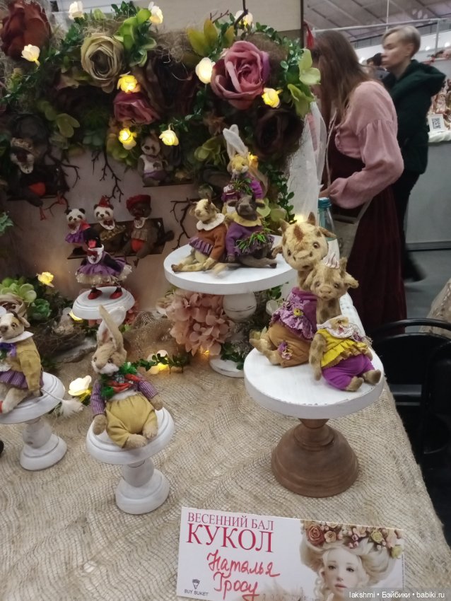 Рисса снова гуляет по Тишинке 08.03.24_часть 2