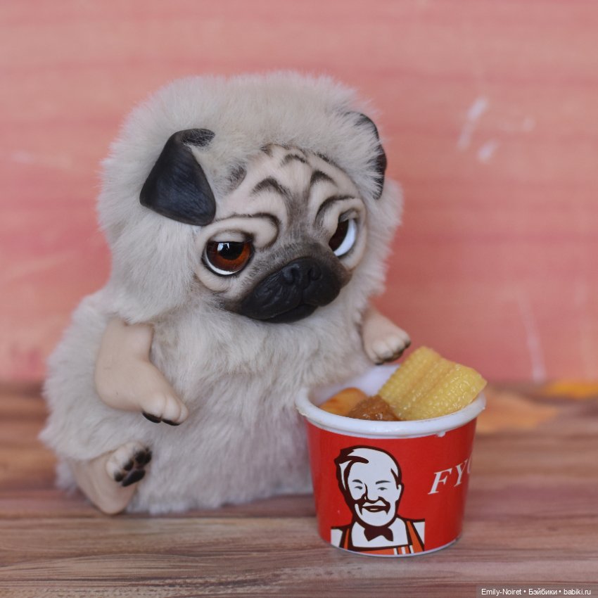 Угощение для мопсика — Домашние фото авторских игрушек: Тедди (фото 3)