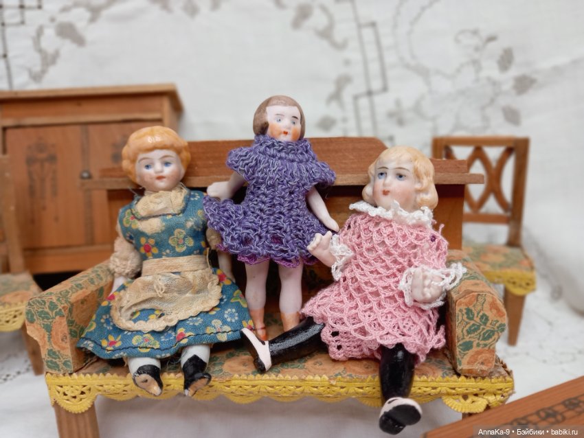 Сценки из кукольных домиков