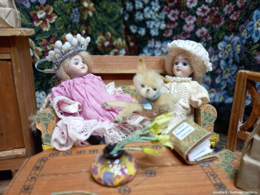 Сценки из кукольных домиков