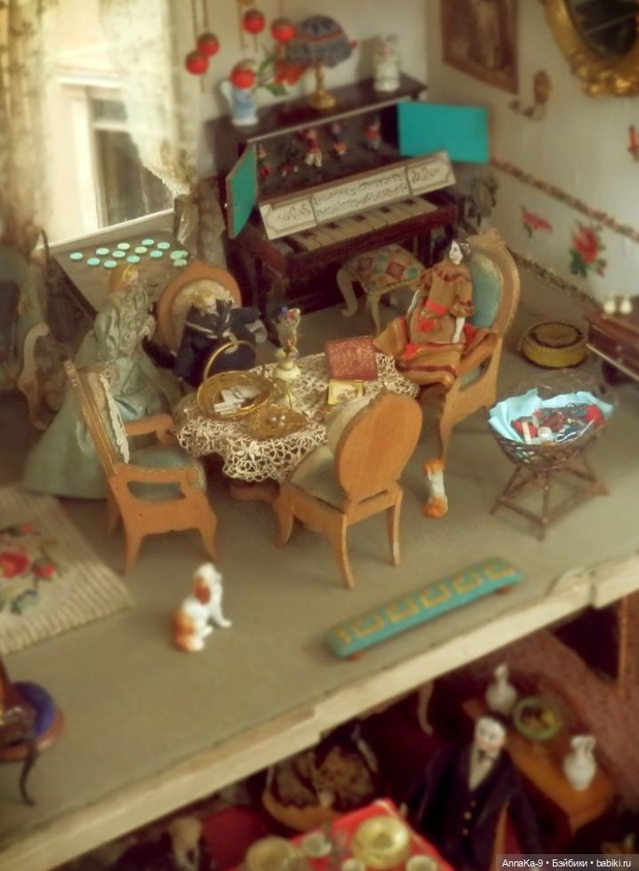Сценки из кукольных домиков
