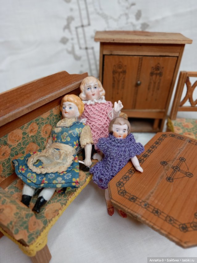 Сценки из кукольных домиков