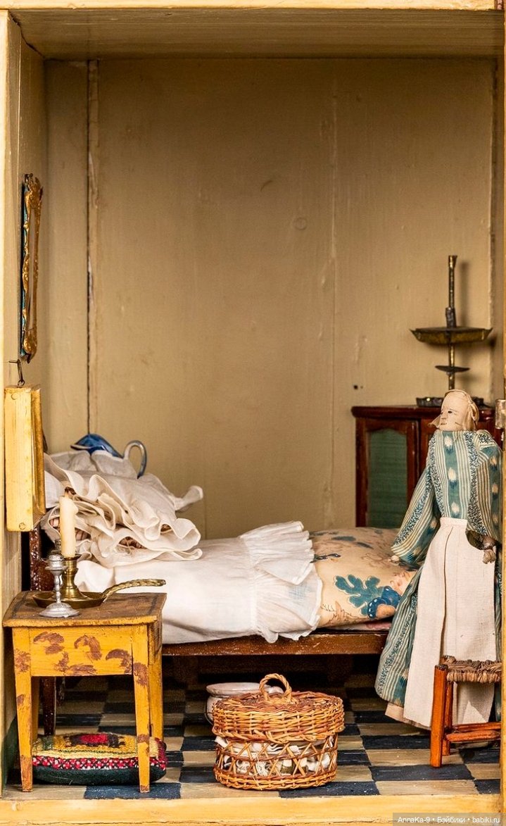 Сценки из кукольных домиков