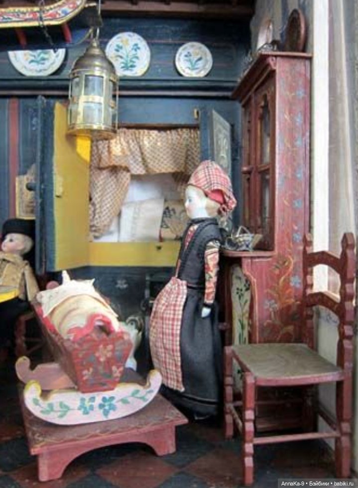 Сценки из кукольных домиков