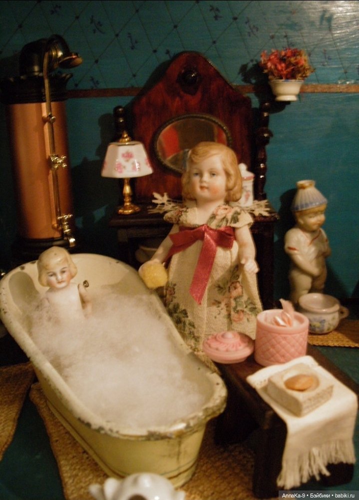 Сценки из кукольных домиков